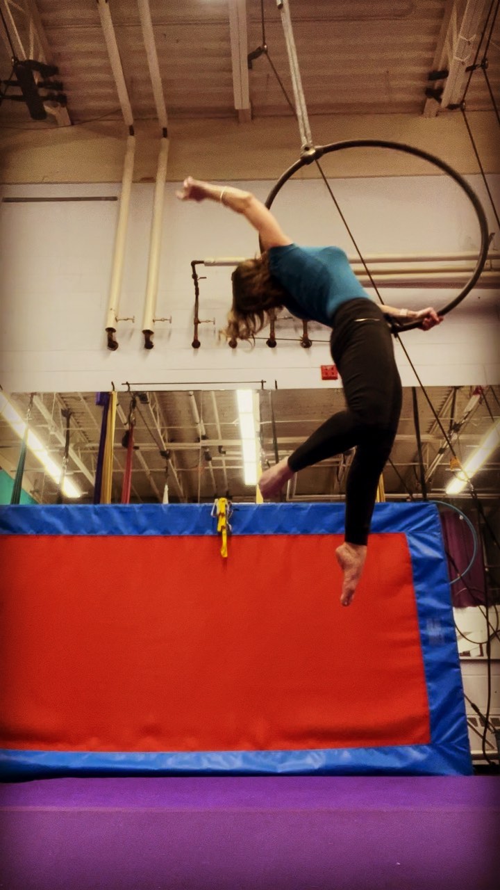 I Live To Defy Gravity

 #aerialhoop #lyra #aerialist #alwaysintheair #circustraining #circuslife